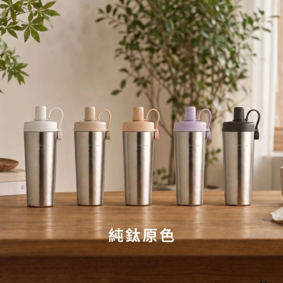 RICOCAFE Ti COOLID 鈦酷力杯 800ml 純鈦保溫吸管杯｜純鈦杯身 × 超輕量 × 不殘味不染色 × 磁吸吸管上蓋 × QQ 提把｜為風味而生的手搖飲隨行環保杯