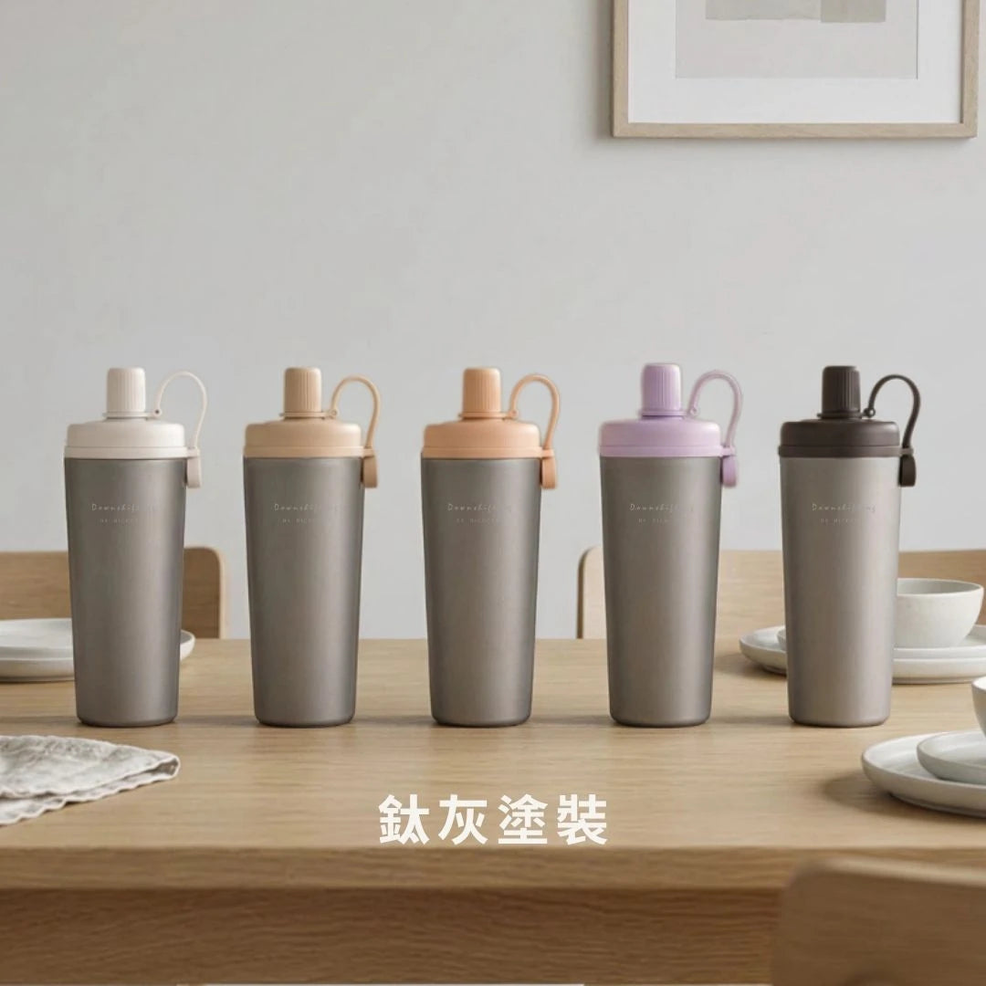 RICOCAFE Ti COOLID 鈦酷力杯 800ml 純鈦保溫吸管杯｜純鈦杯身 × 超輕量 × 不殘味不染色 × 磁吸吸管上蓋 × QQ 提把｜為風味而生的手搖飲隨行環保杯