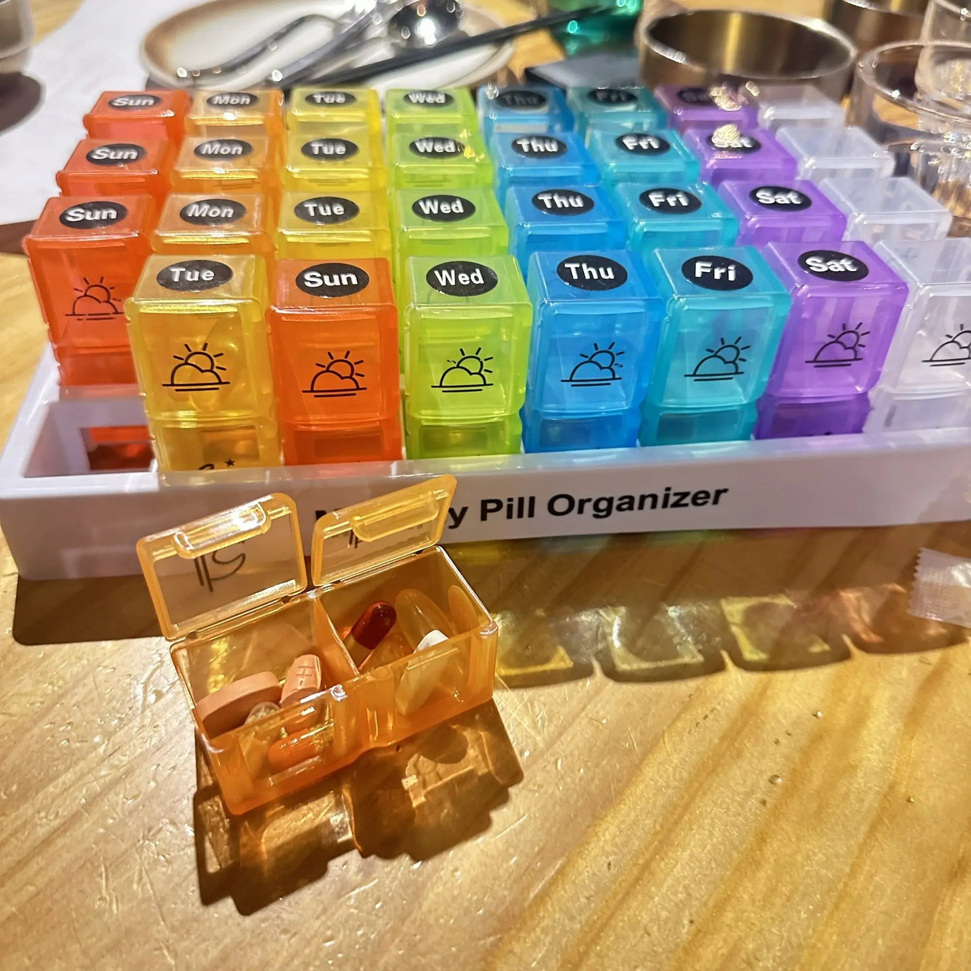 【告別健忘】31日AM/PM藥物收納盒 | 一個月藥量分類 | 旅行便攜藥盒 老友記彩虹分藥盒 積木藥盒 日曆藥盒 PriseMall