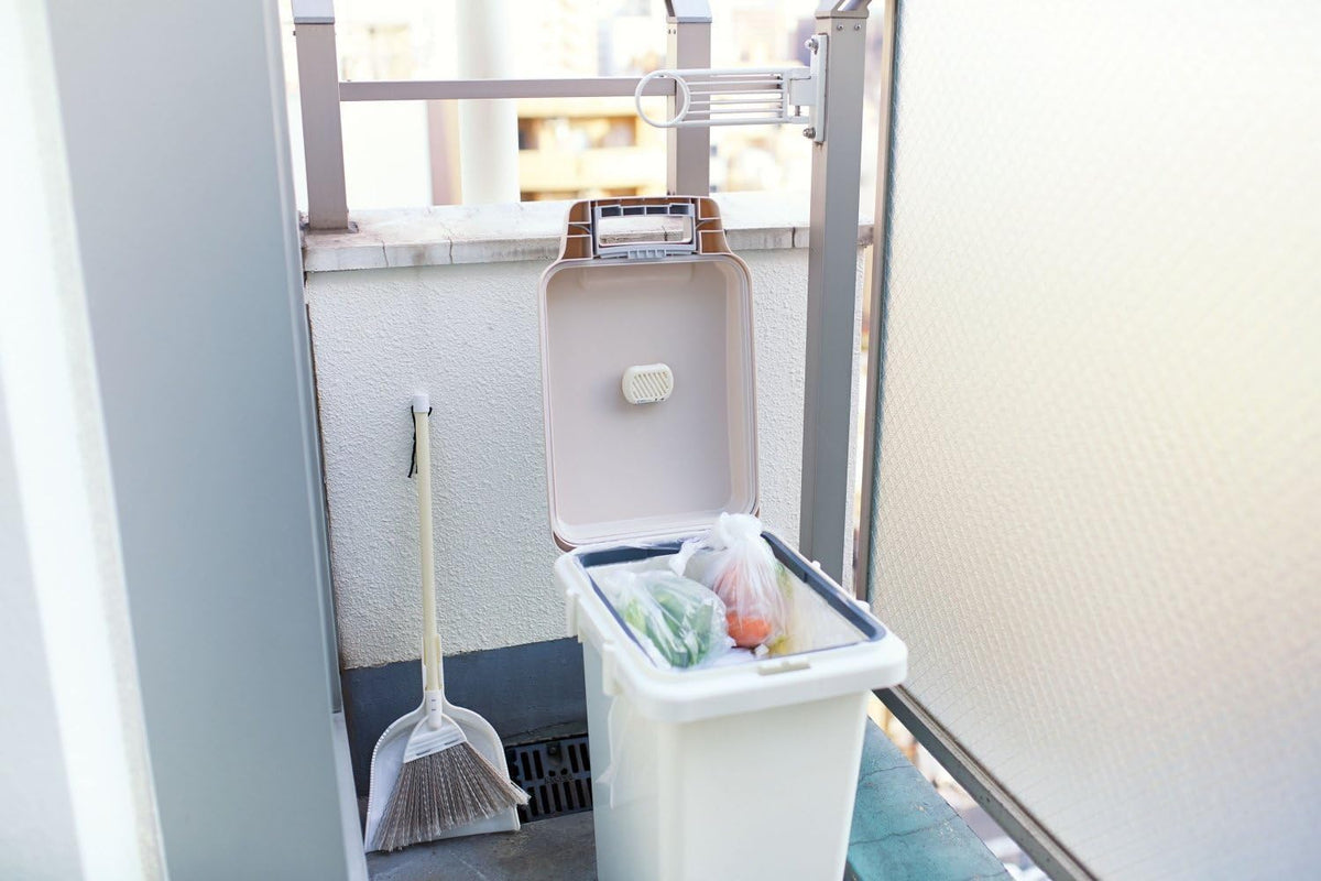 COGIT 日本製 BIO垃圾桶消臭盒｜微生物除臭・桶蓋內側黏貼・約3個月