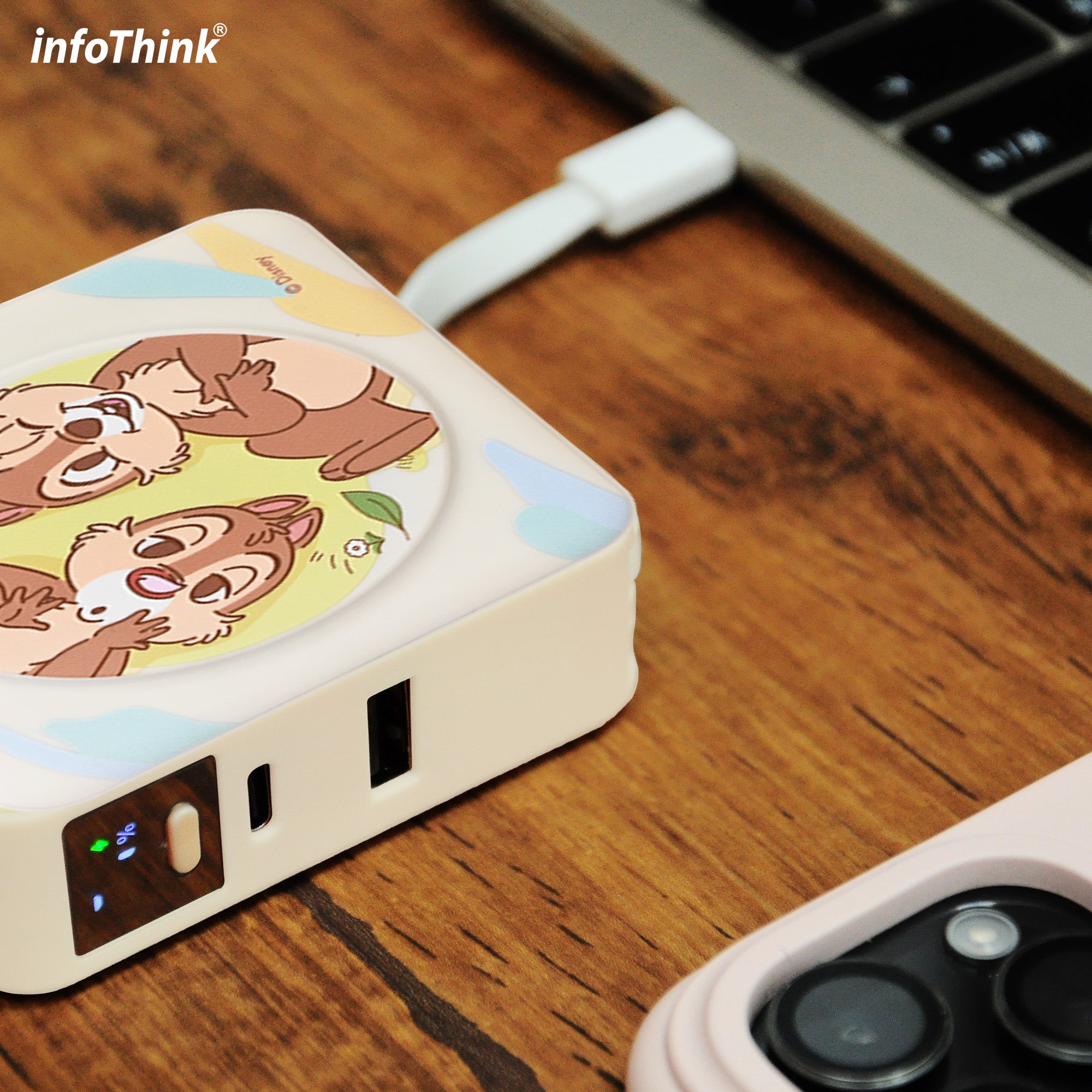 迪士尼+Snoopy愛心款的溫暖充電擁抱 – InfoThink八合一MAX行動電源
