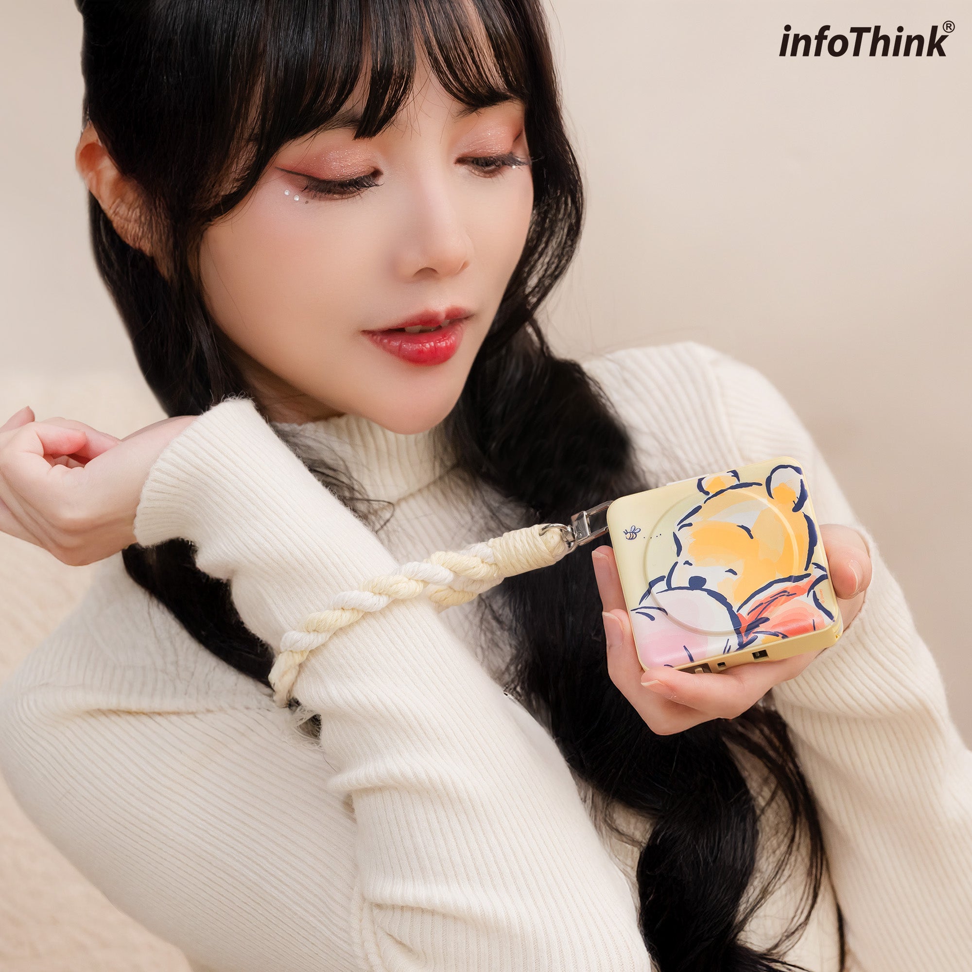 迪士尼+Snoopy愛心款的溫暖充電擁抱 – InfoThink八合一MAX行動電源