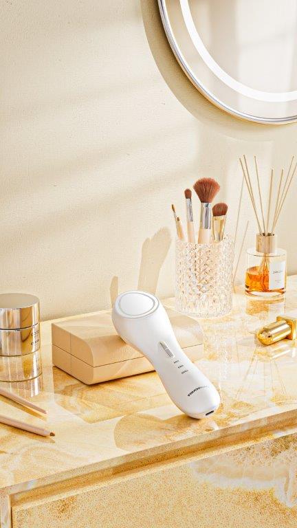 EMS Hot & Cold Skin Rejuvenation Device | Warm heat infusion + Ice cooling & tightening + EMS microcurrent firming · Three modes, all-in-one device · Quick hot and cold switching