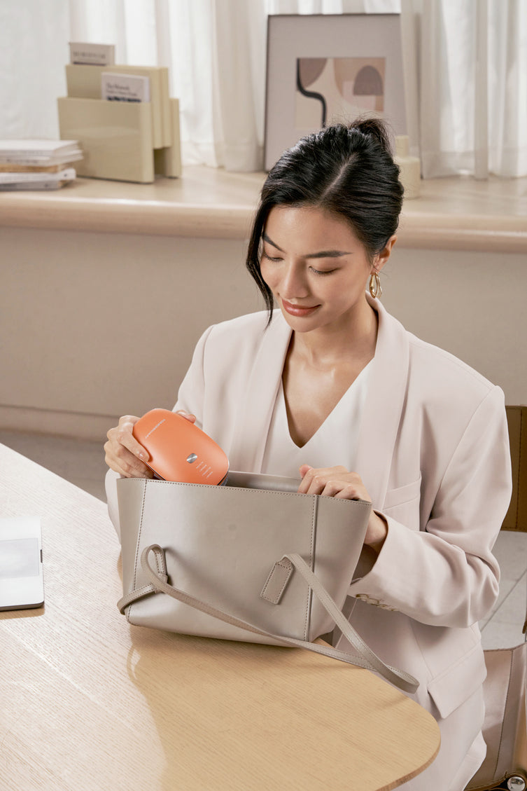 VITA-TO-GO 光療養髮梳｜650nm 低能量雷射 + 460nm 藍光 + 660nm 紅光 + EMS + 2,000 萬負離子 · 四模式便攜頭皮護理