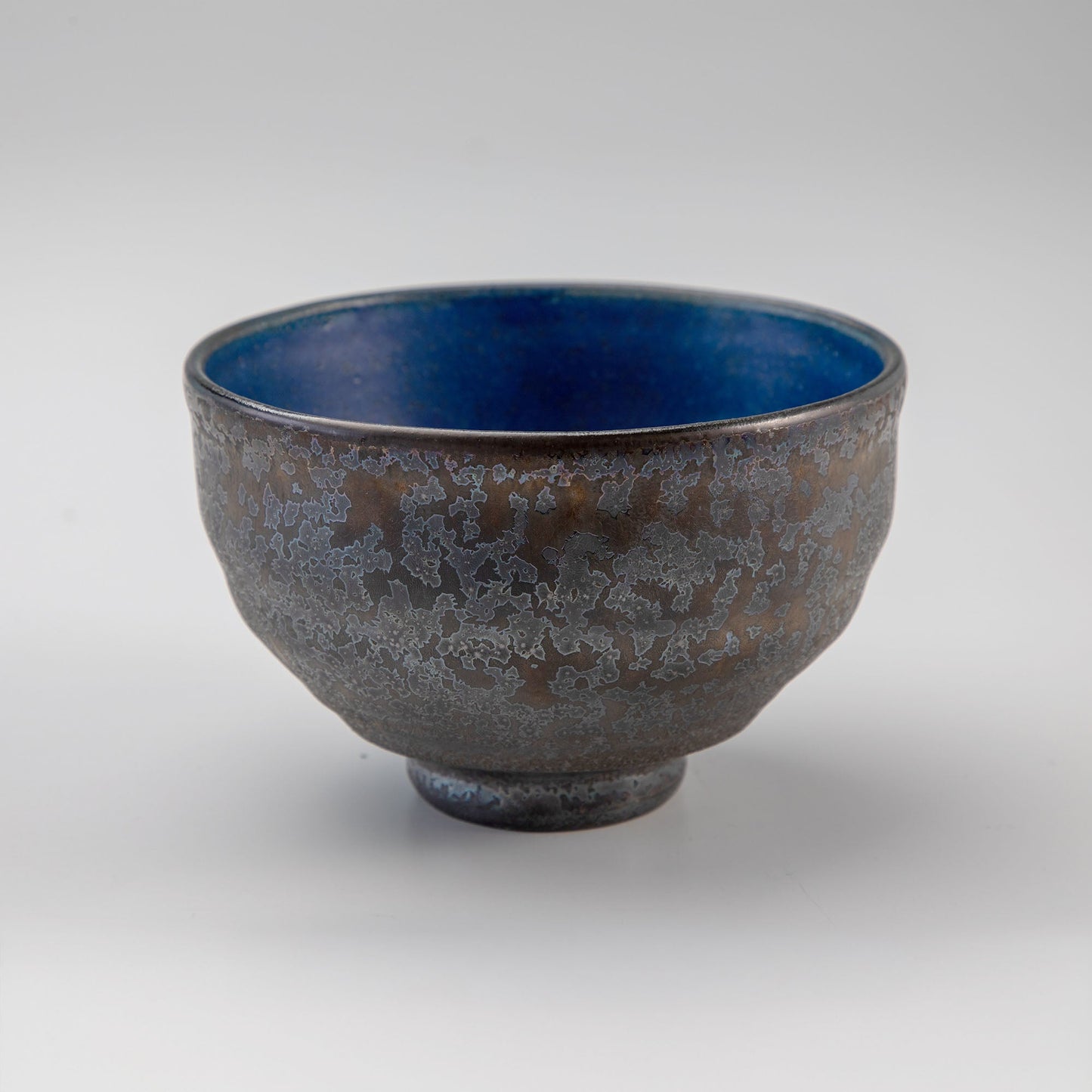 日本Asayu Kurogane Blue 抹茶碗｜深藍釉面 × 鐵鏽金屬質感 | 日式美學 | 職人手作