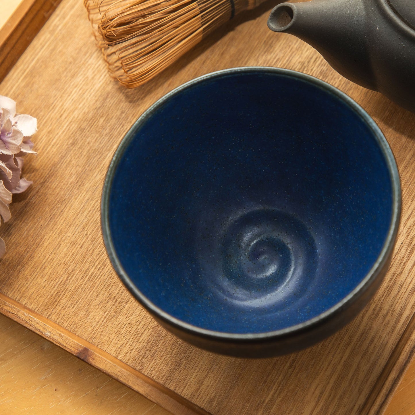 日本Asayu Kurogane Blue 抹茶碗｜深藍釉面 × 鐵鏽金屬質感 | 日式美學 | 職人手作