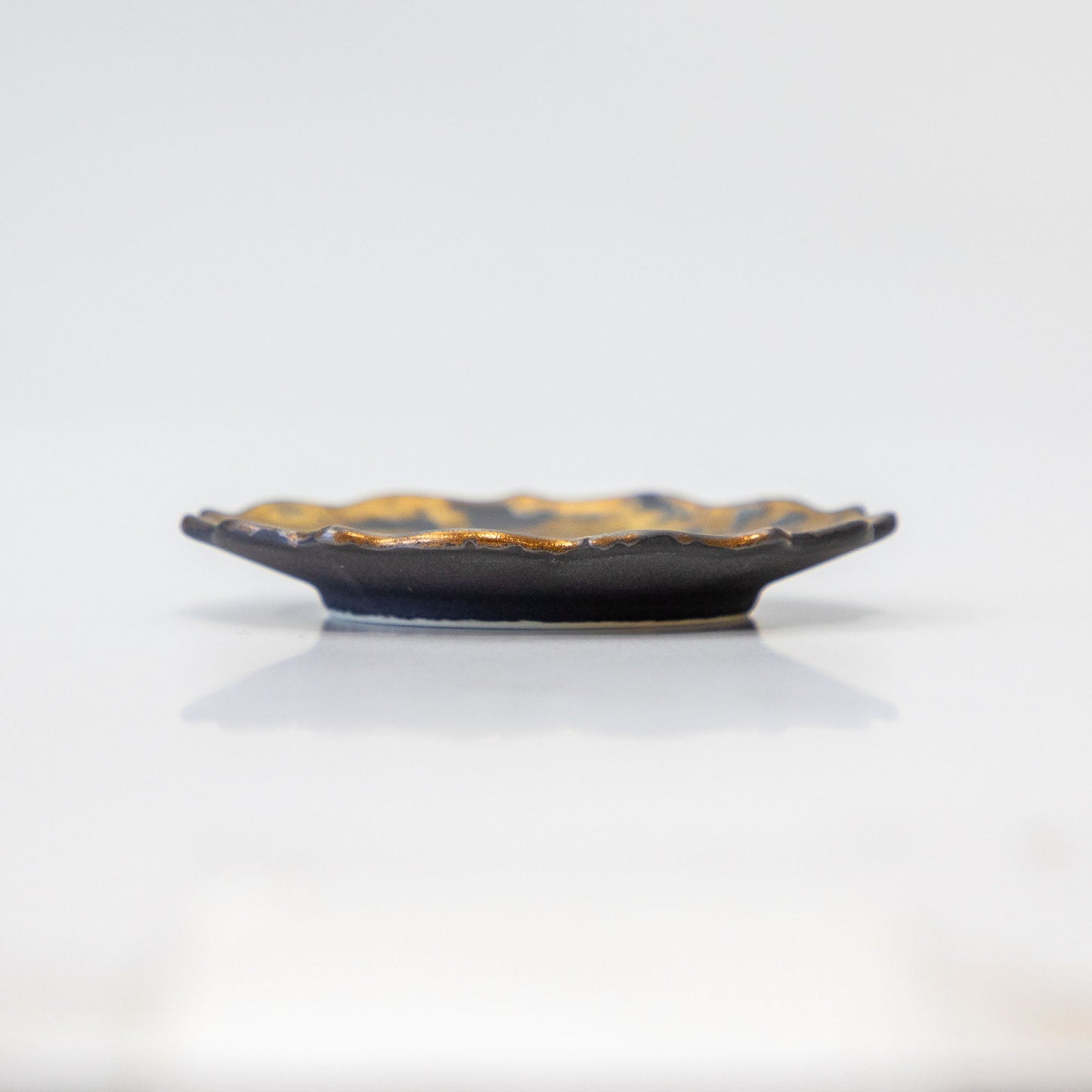 日本Asayu 兵庫縣 Matte Gold Kikyo Holder - Flower Shape | 職人手工 | 禪意美學