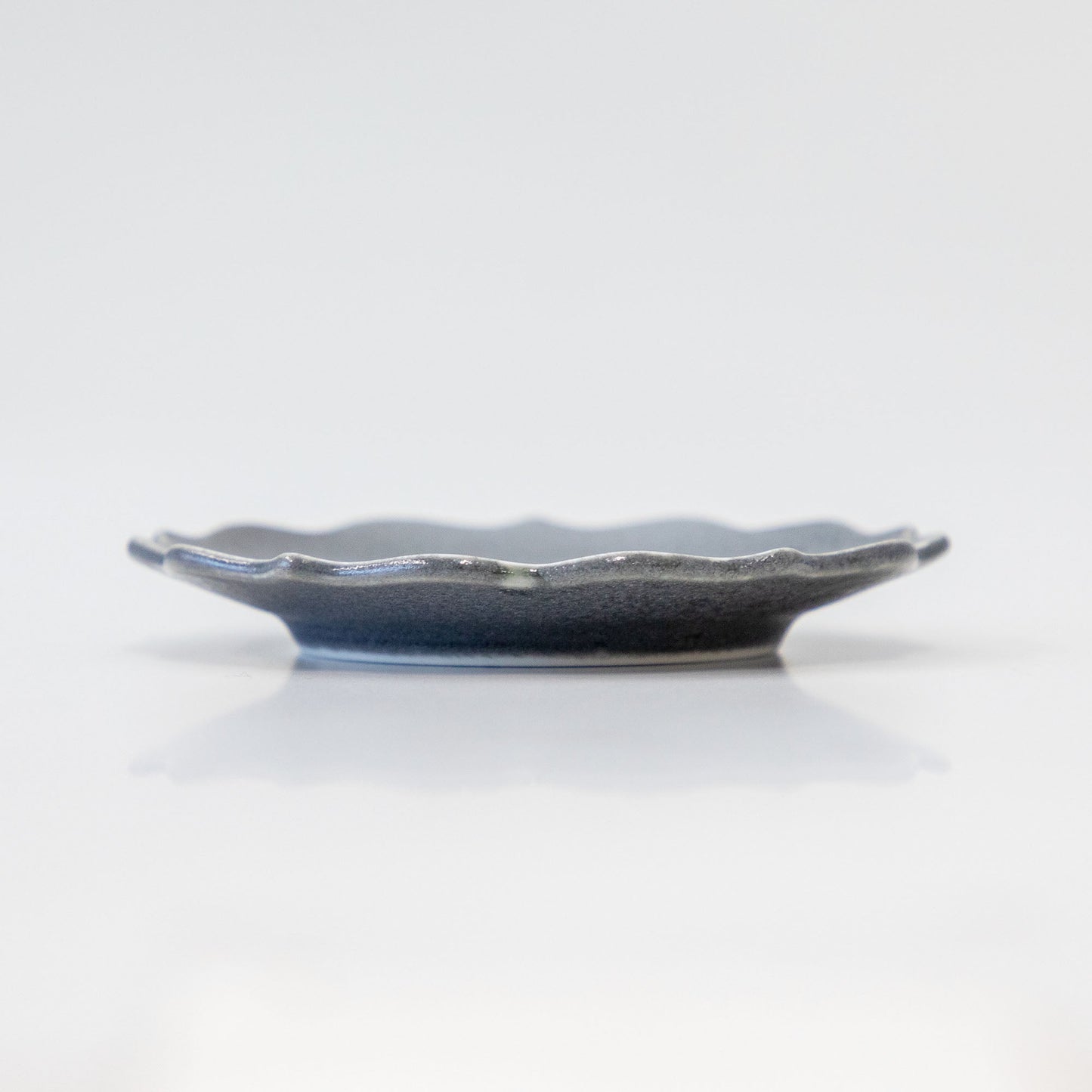 日本Asayu 兵庫縣 Matte Gray Kikyo Holder - Flower Shape | 職人手工 | 禪意美學