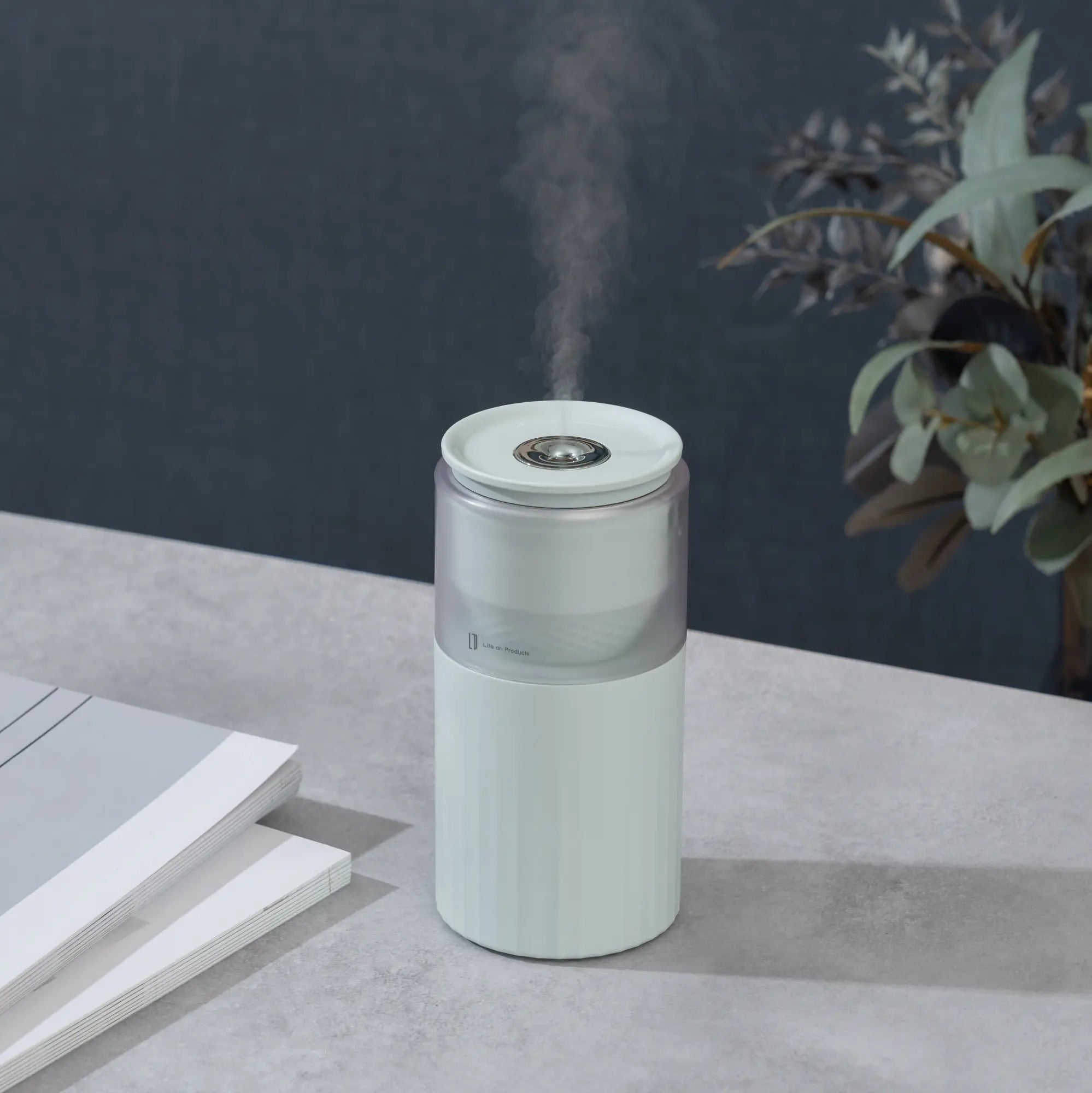 日本Life on Products 幻彩燈光無線加濕器 – 小巧燈光融合空氣保濕，打造夢幻居家角落