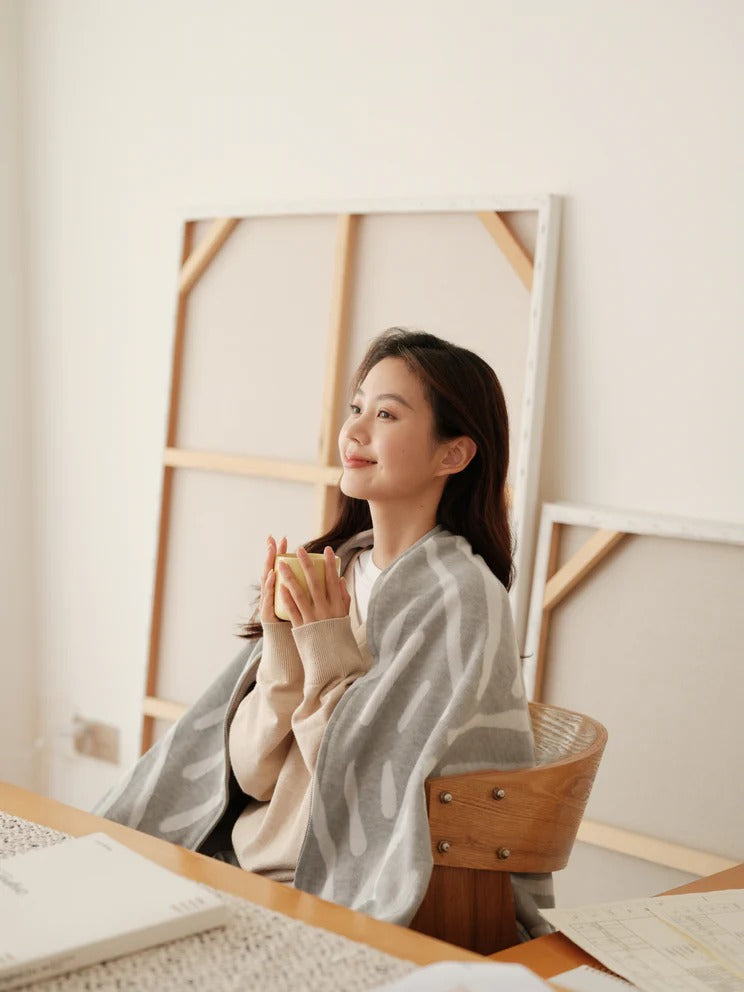 AISOLOVE RS8 多用途發熱披肩 – 石墨烯秒速加熱，隨時隨地全身溫暖