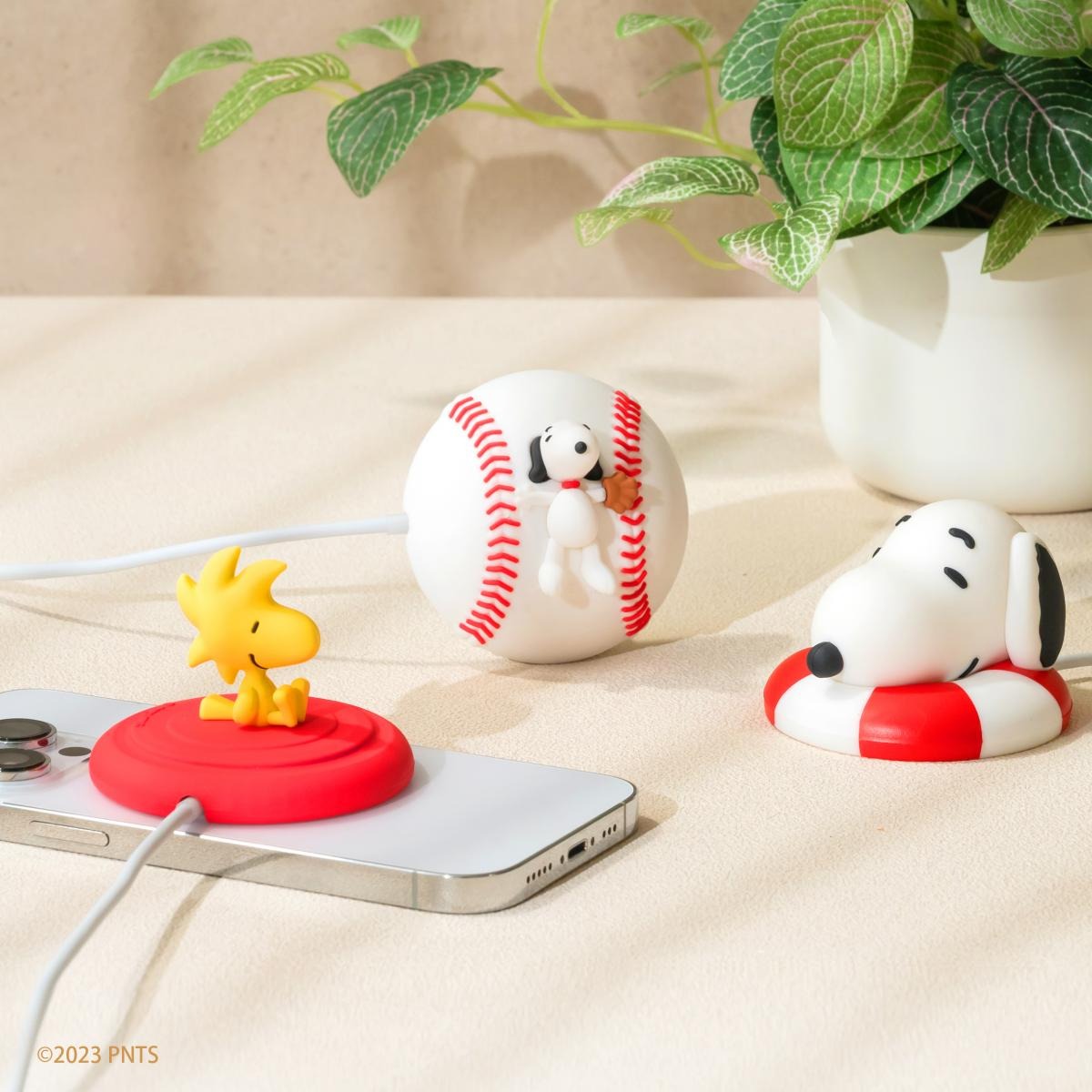 迪士尼磁吸充電盤的魔法小窩 – 超可愛無線快充系列，讓iPhone輕鬆滿電